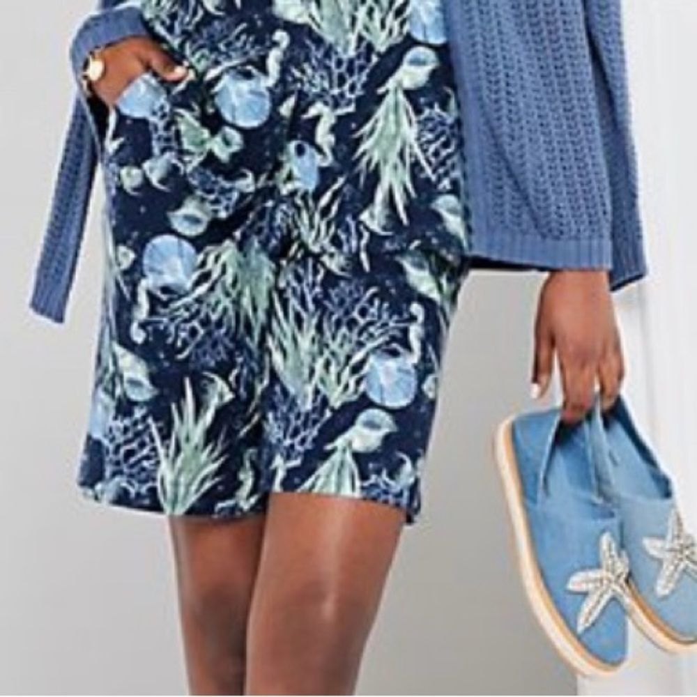 Isaac Mizrahi Live! Bridgehampton Linen Bermuda Shorts. Navy/Green. Size 14P